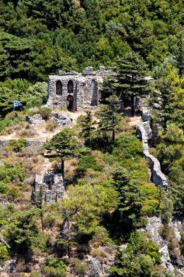 Τα ερείπια του οχυρωματικού περιβόλου και του Βυζαντινού κάστρου του Ποταμιού.